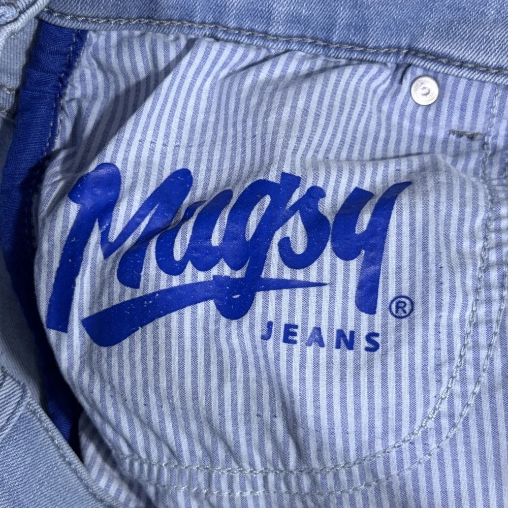 Mugsy Jeans doesn fit